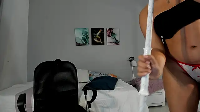 ZamaraW stripchat live cam model