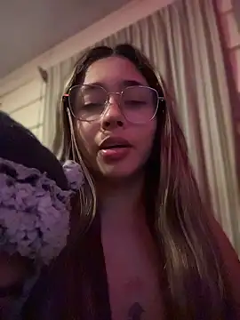 YourFavoriteLatina stripchat live cam model