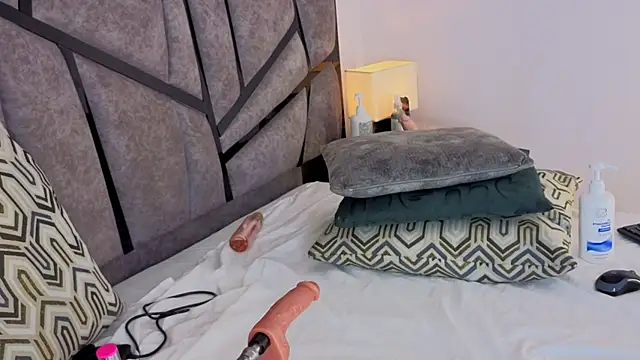 Milaa_Star_ stripchat live cam model