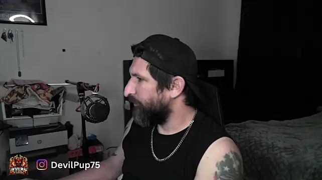 DevilPup75_ stripchat live cam model