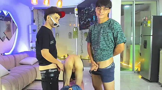 Houseofwarrios stripchat live cam model