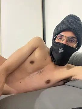 DeepGuy20 stripchat live cam model