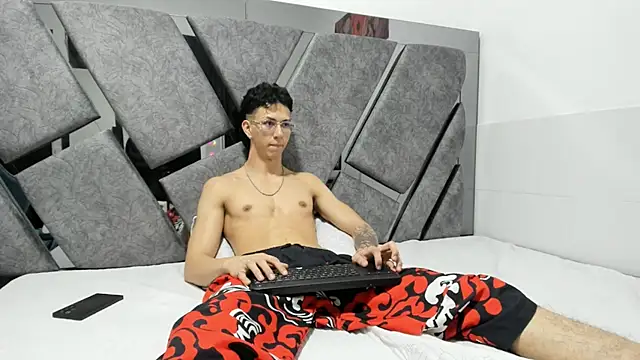 OliverThompsonJS stripchat live cam model