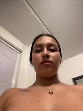BellaGaitan stripchat live cam model