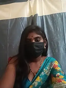 Keerthi_143 stripchat live cam model