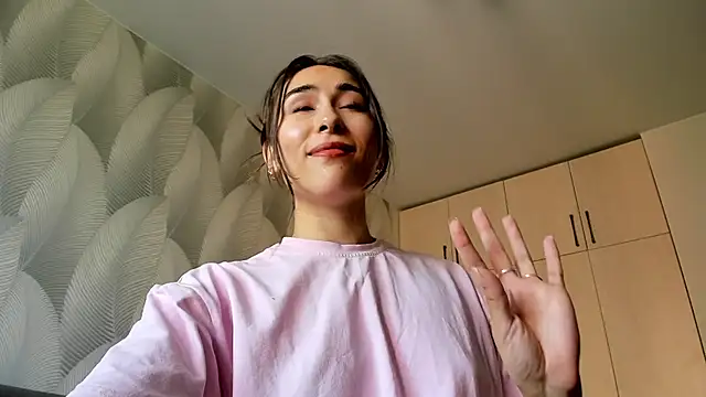 Bambiii_bby stripchat live cam model