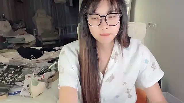 Akong11 stripchat live cam model
