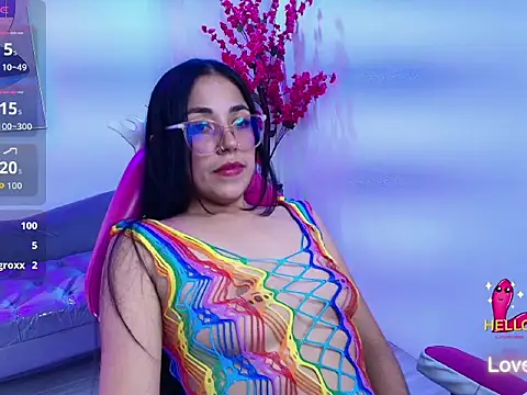 Sara_strawberry stripchat live cam model