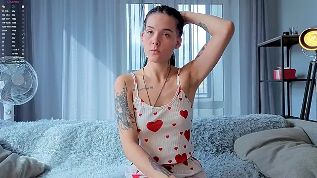 KeniaBibiloni stripchat live cam model