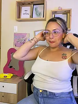 carolagomezz stripchat live cam model