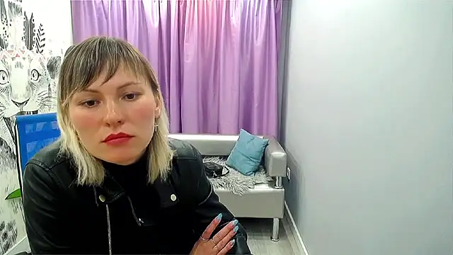 dareyann stripchat live cam model