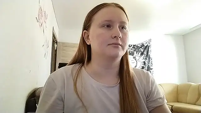 AnikaLipps stripchat live cam model