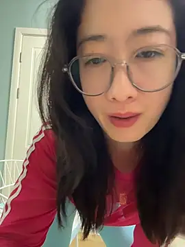 weiwei103 stripchat live cam model