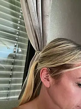 Bella-Tight stripchat live cam model