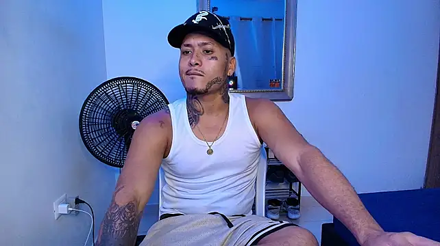 crow_black00 stripchat live cam model