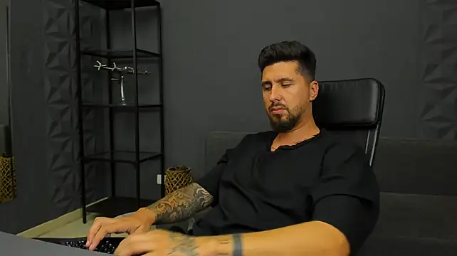 LoganStroud stripchat live cam model