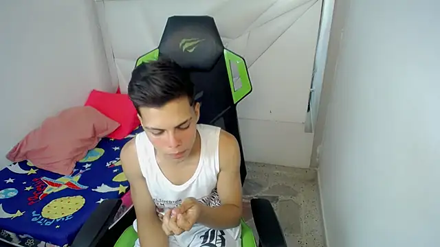 RyanFlirty stripchat live cam model