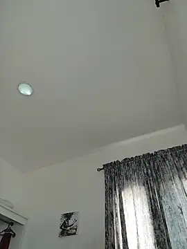 Honeybeespecial stripchat live cam model