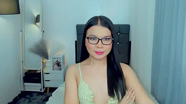 Yourlustlady stripchat live cam model