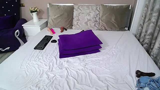 LilithReys stripchat live cam model