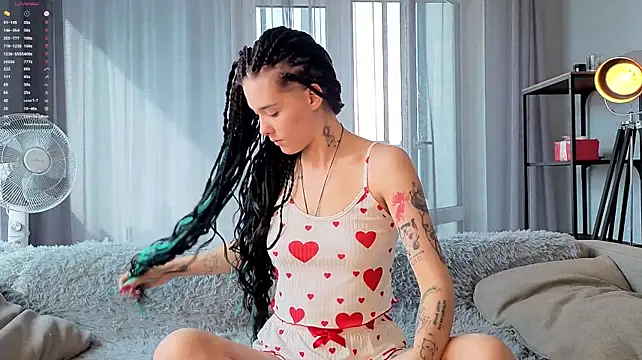 KeniaBibiloni stripchat live cam model
