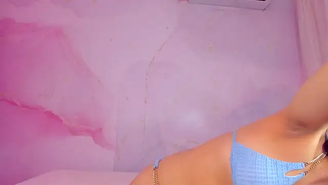 EmilyCollinss1 stripchat live cam model