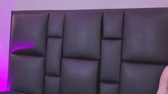 MikaelSlow stripchat live cam model