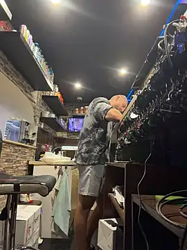 Johnytrain stripchat live cam model
