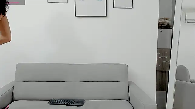 Adelavazini stripchat live cam model