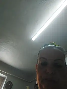 IvettkeXXX stripchat live cam model