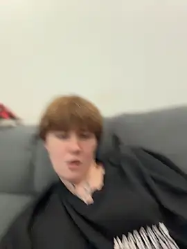 IceMur stripchat live cam model