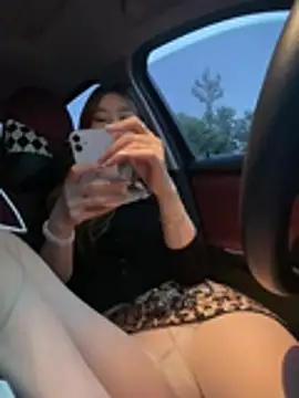 elleShow stripchat live cam model