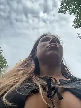 Jucie_Boom stripchat live cam model