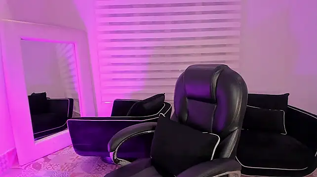CorinneRusso stripchat live cam model