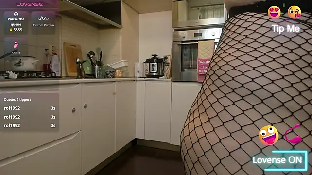 CrissNight stripchat live cam model