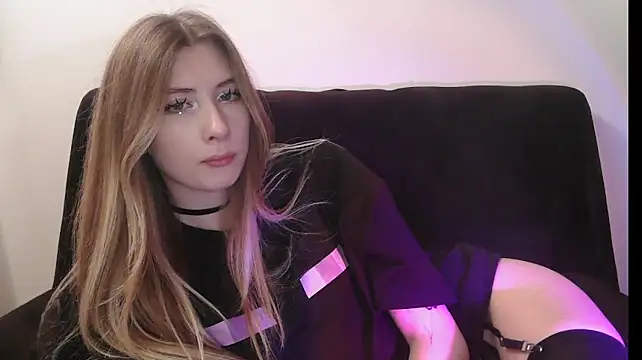 ErikaShyy stripchat live cam model