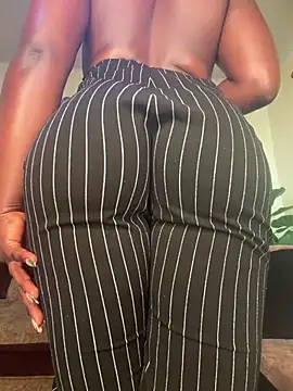 Fionnah8 stripchat live cam model