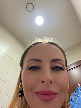 EmaSalis stripchat live cam model