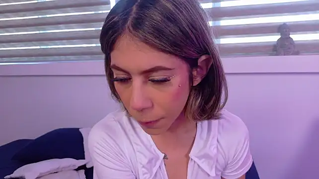 ZoeyPetit stripchat live cam model