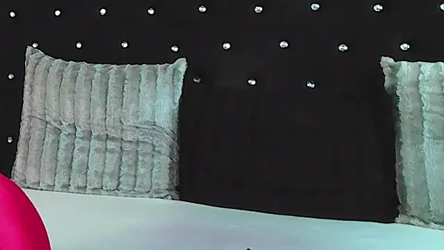 InannaStar stripchat live cam model
