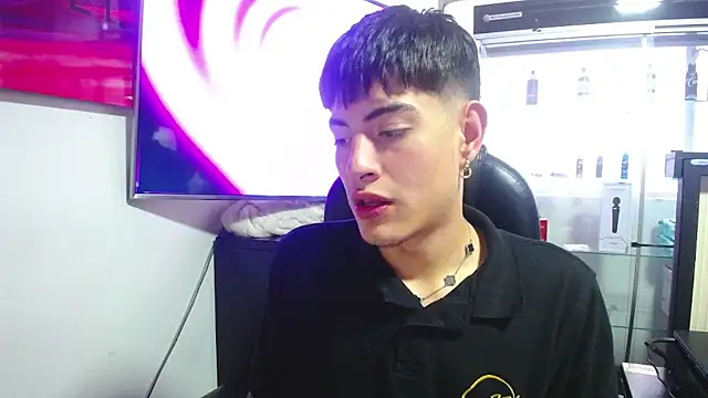 andylol330 stripchat live cam model
