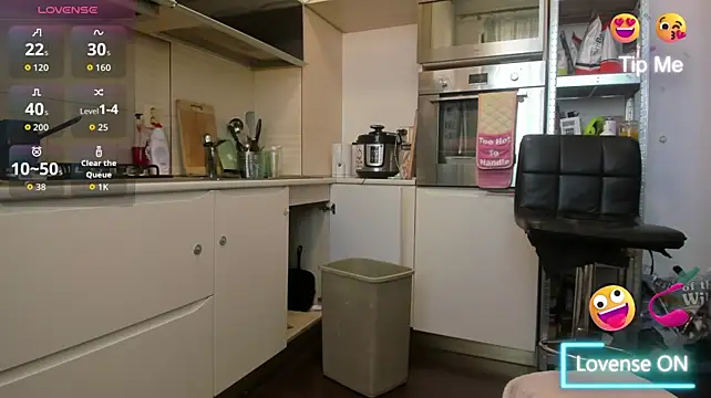 CrissNight stripchat live cam model