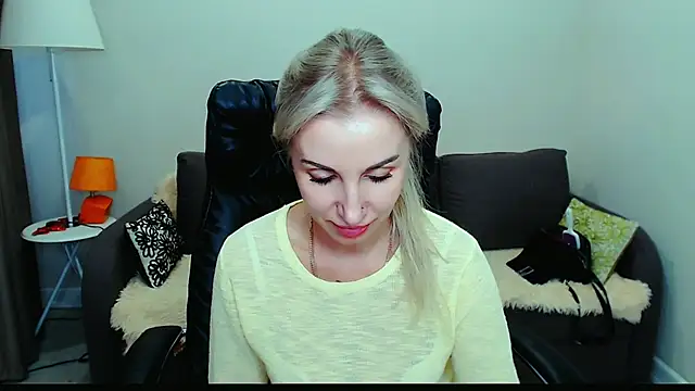Hanna--Sweet stripchat live cam model