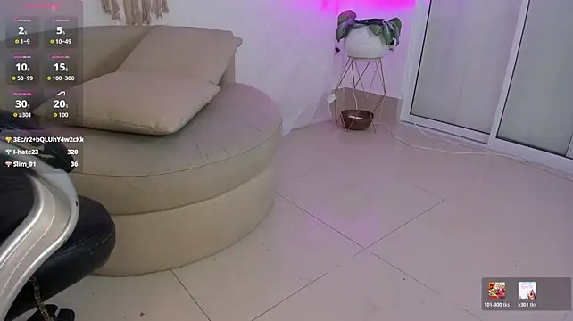 tiny_isawii stripchat live cam model