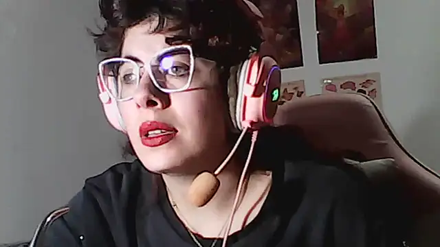Owly_bloom stripchat live cam model