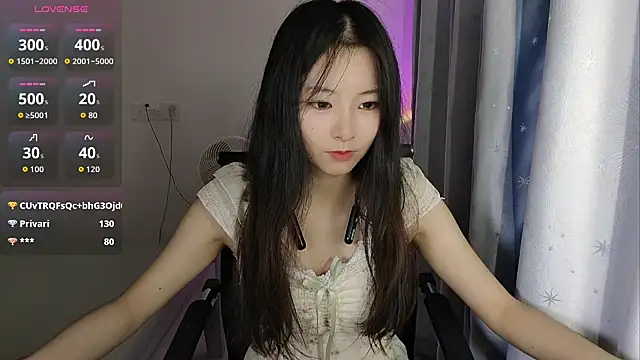 Luna-170 stripchat live cam model