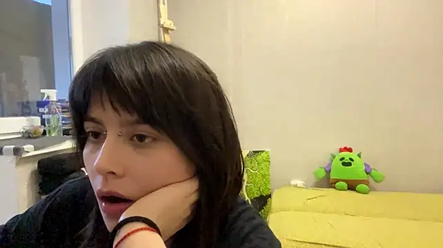 SaintMari stripchat live cam model