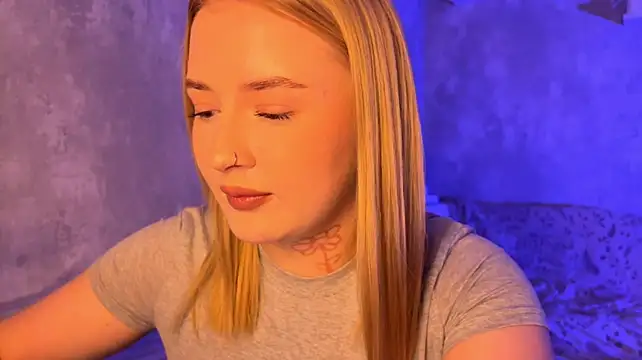 LumiMoore stripchat live cam model