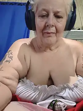 DavisDesires stripchat live cam model