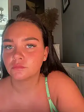 MaddisonWhitex stripchat live cam model
